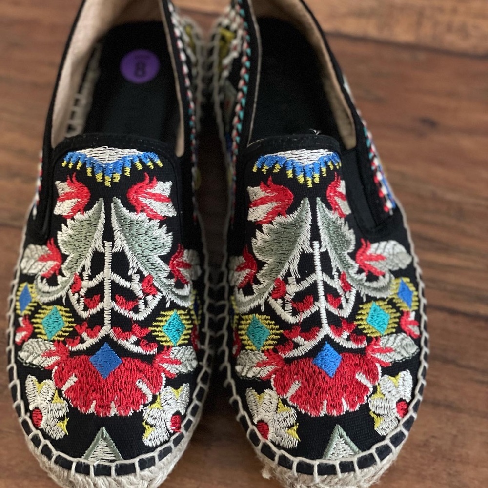 Johnny was shoes